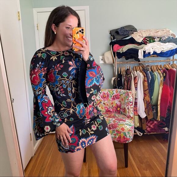 Alice + Olivia Black Paisley Long Flare Sleeve Mini Dress 2 - Picture 11 of 16